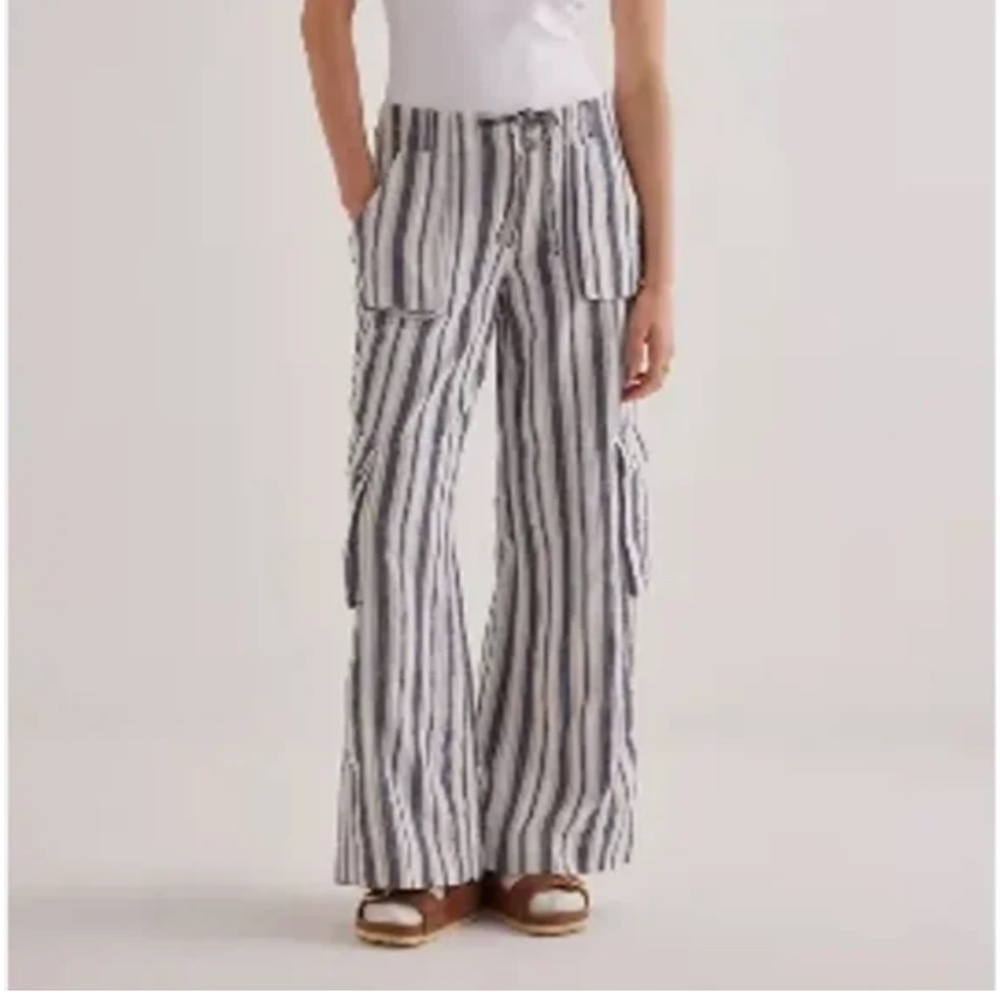 Anthropologie Pilcro Linen and Cotton Beach Cargo Pants